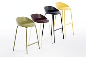 Der Ottawa Barhocker in Reihenaufstellung